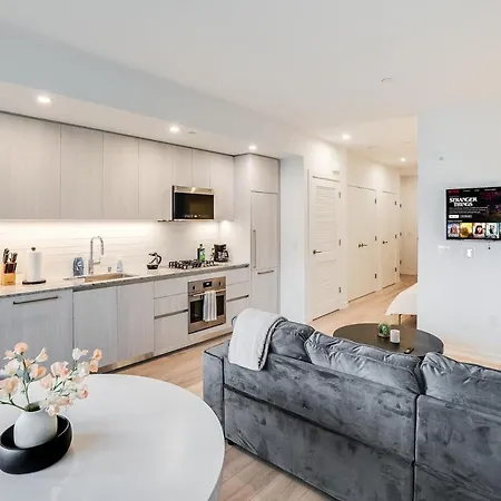 Spacious Studio - Hollywood Pool, Parking, Sauna